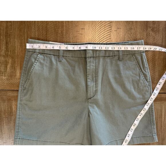 NWT Gloria Vanderbilt Mid-Rise Stretch Twill Chino 5" Inseam Green Short Size 14 - Picture 8 of 13